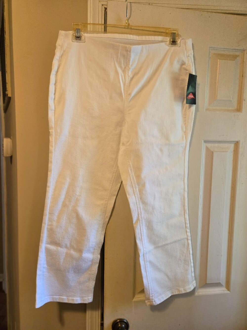 D & Co size 14 pull on cropped white cotton pants
